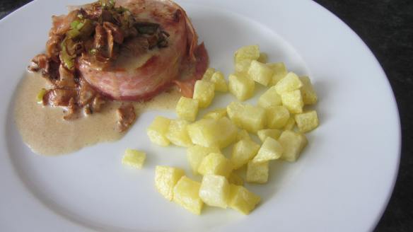 Medallones de Lomo de cerdo con cema de cantarelus cibarius  - 08